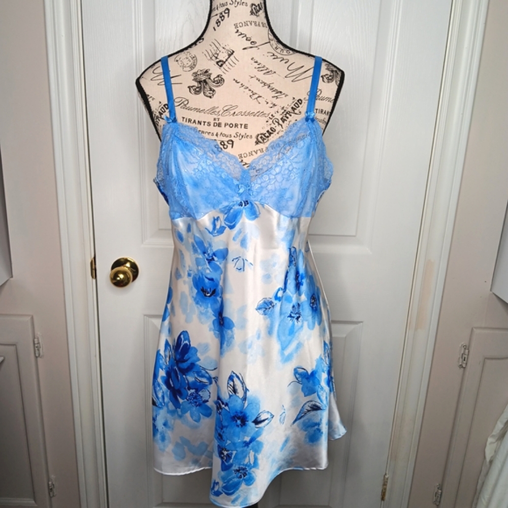NWOT Jones New York Women's White Blue Floral Chemise Nightie Lace Trim Size L